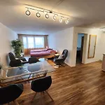 2 Zimmer Neben Talstation Parsennbahn Und Buenda-Lift Mit 60M2 Grosser, Privater Dachterrasse