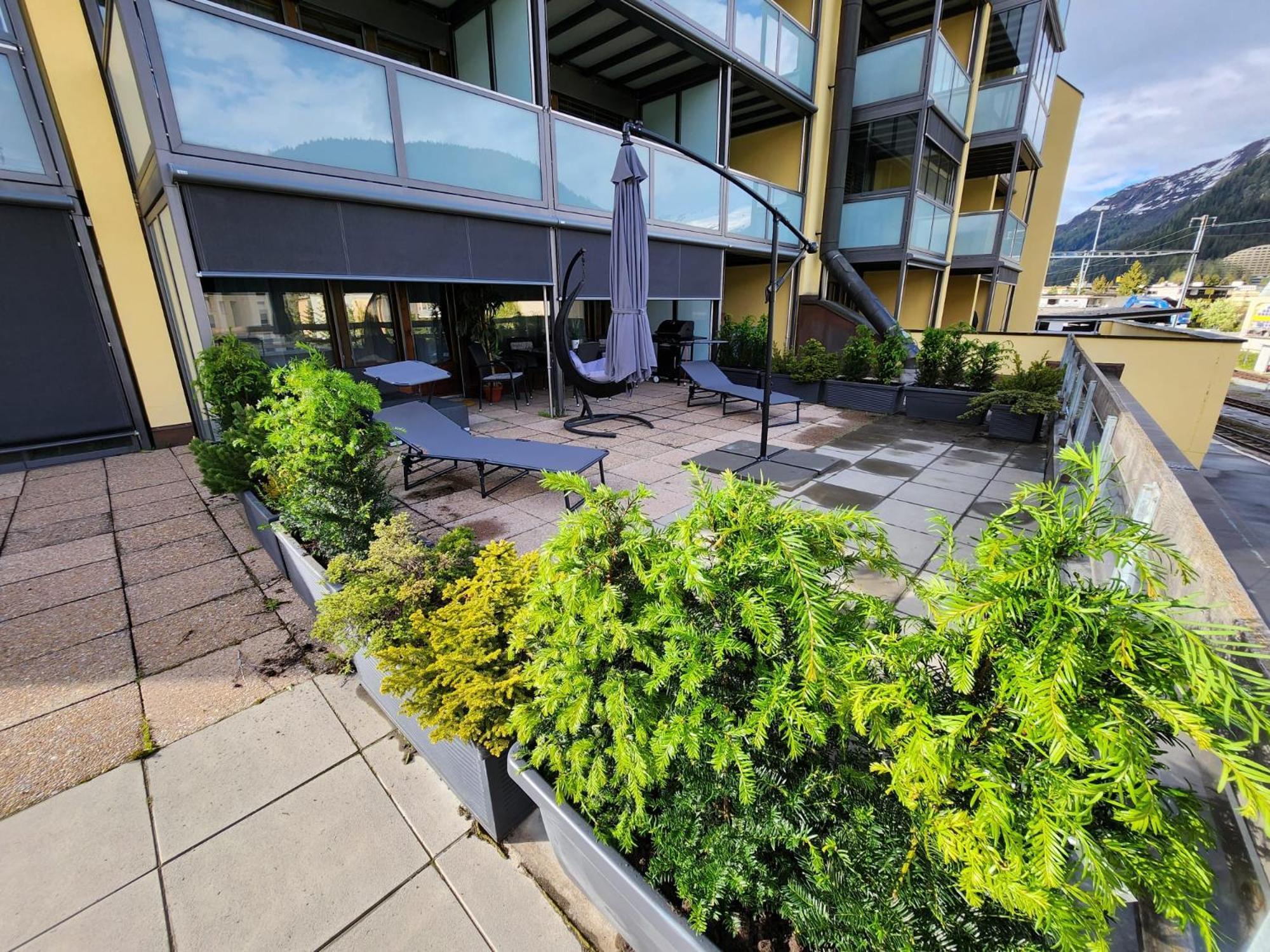 2 Neben Talstation Parsennbahn Und Buenda-lift Mit 60m2 Grosser, Privater Dachterrasse Apartment
