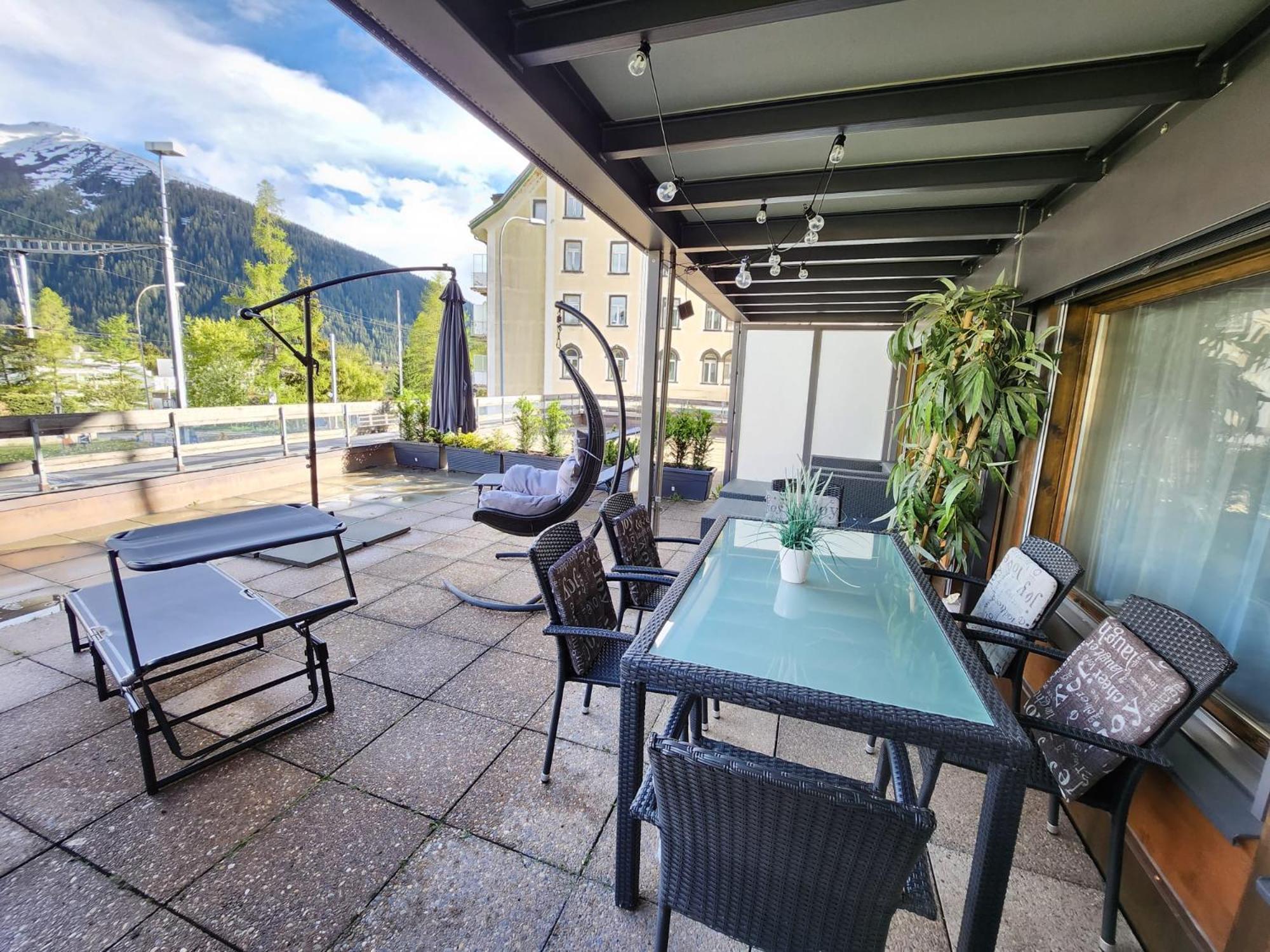 Apartment 2 Neben Talstation Parsennbahn Und Buenda-lift Mit 60m2 Grosser, Privater Dachterrasse
