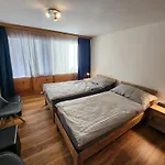 2 Zimmer Neben Talstation Parsennbahn Und Buenda-Lift Mit 60M2 Grosser, Privater Dachterrasse