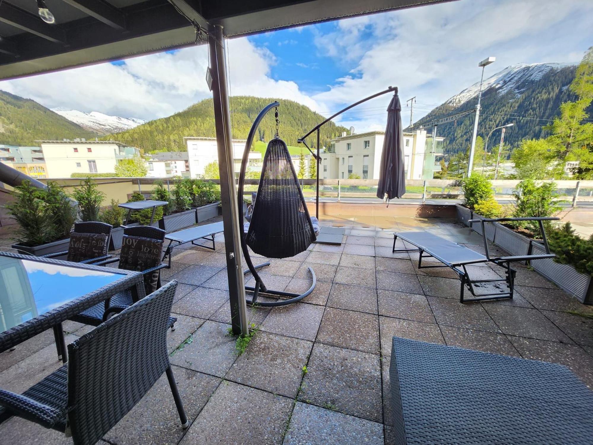 Apartment 2 Neben Talstation Parsennbahn Und Buenda-lift Mit 60m2 Grosser, Privater Dachterrasse *